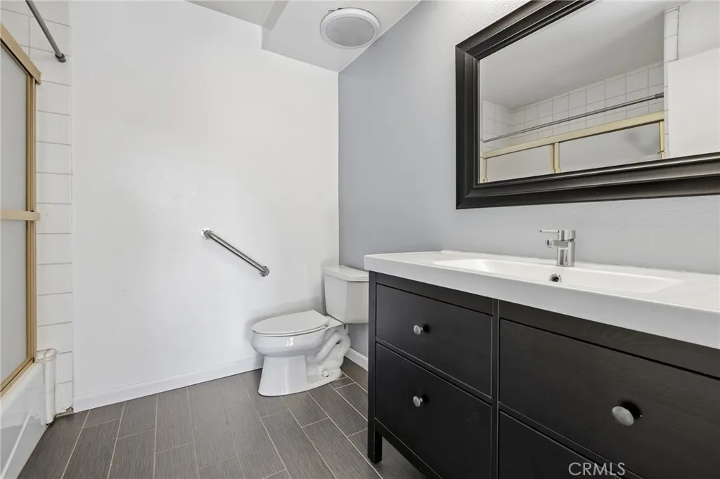 Additional image 55 of 7231 Balboa Boulevard Unit A, Lake Balboa, CA 91406