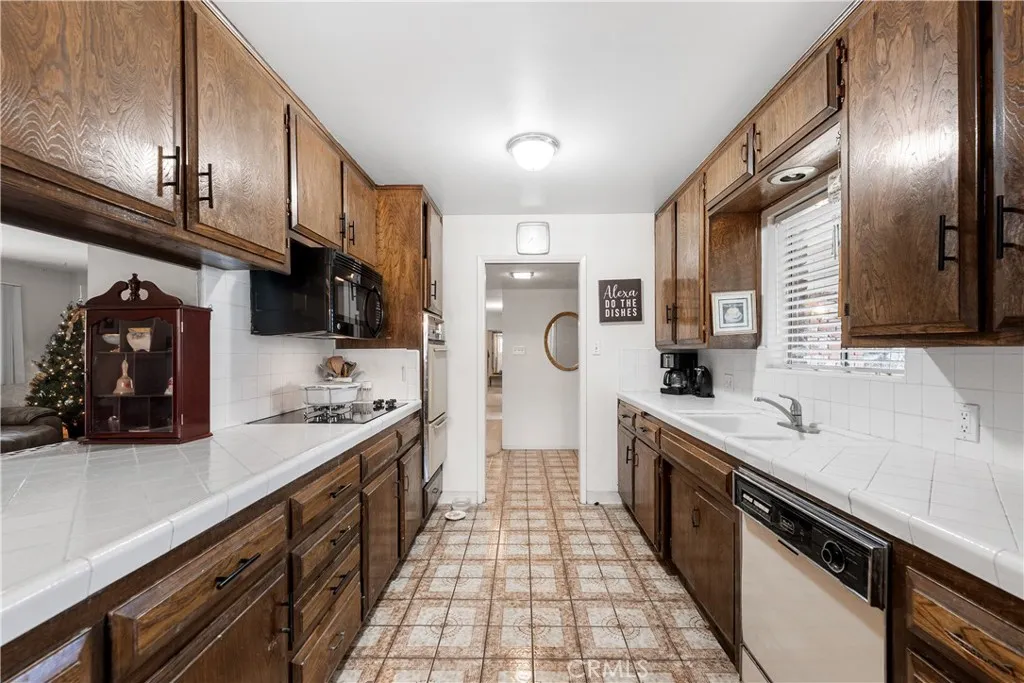 Additional image 66 of 4308 Charter Oaks Ave, Bakersfield, CA 93309