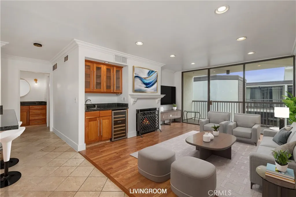 Additional image 3 of 911 N Kings Road Unit 319, West Hollywood, CA 90069