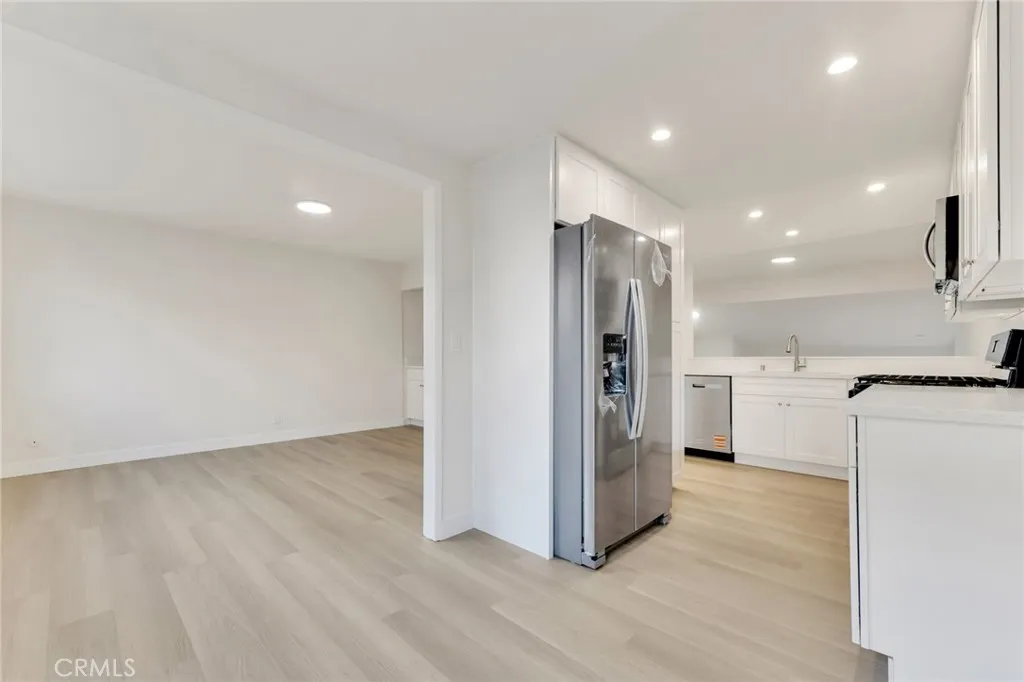 Additional image 57 of 18423 Collins Street Unit A, Tarzana, CA 91356