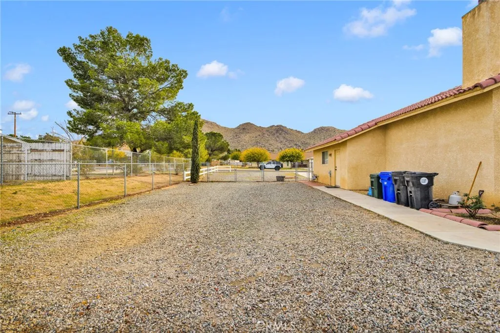 Additional image 37 of 15888 Saint Timothy Rd, Apple Valley, CA 92307