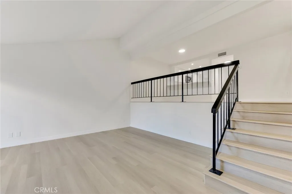 Additional image 6 of 18423 Collins Street Unit A, Tarzana, CA 91356