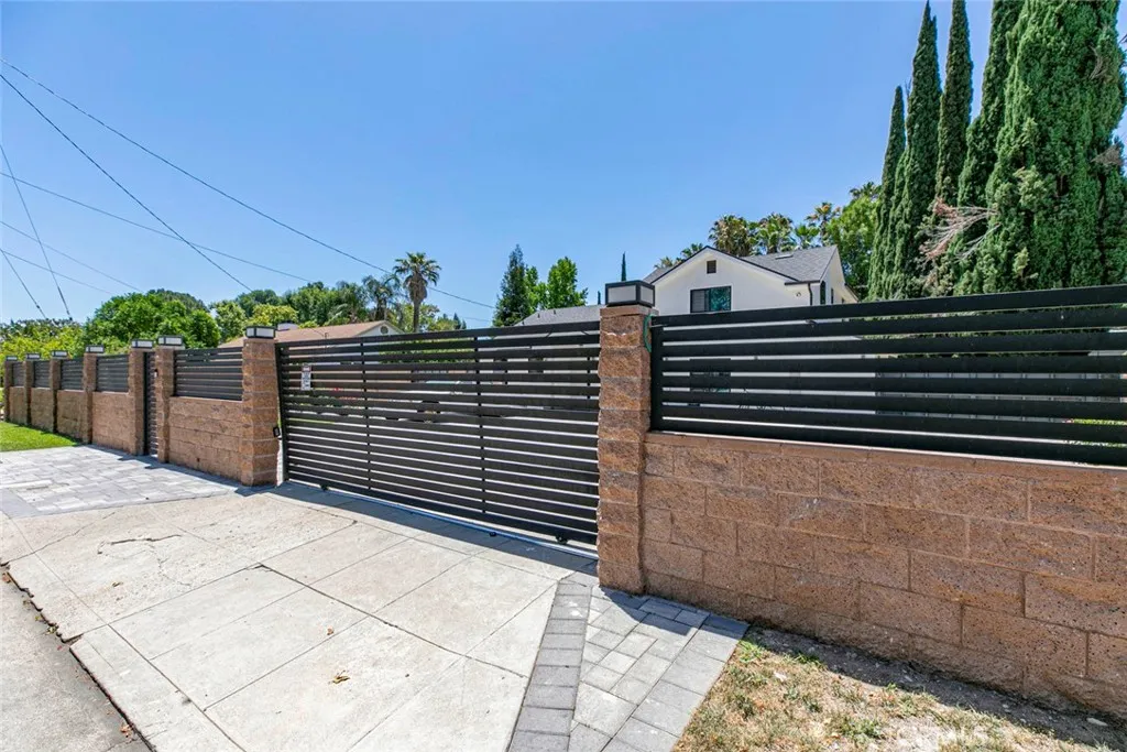 Additional image 5 of 17800 Raymer Street, Sherwood Forest, CA 91325