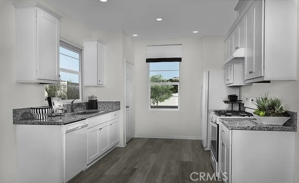 Additional image 3 of 17107 Zion Drive, Canyon Country, CA 91387