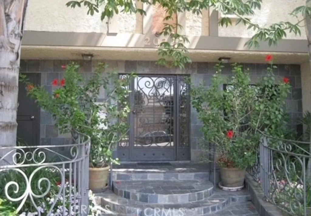 Additional image 9 of 20327 Saticoy Street Unit 102, Winnetka, CA 91306