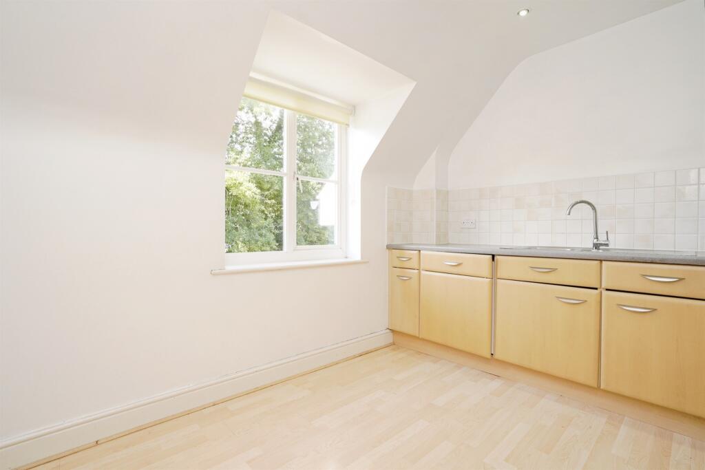 Additional image 7 of Canonsfield Road, WELWYN