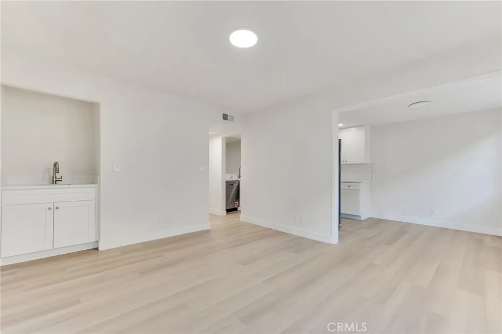 Additional image 61 of 18423 Collins Street Unit A, Tarzana, CA 91356