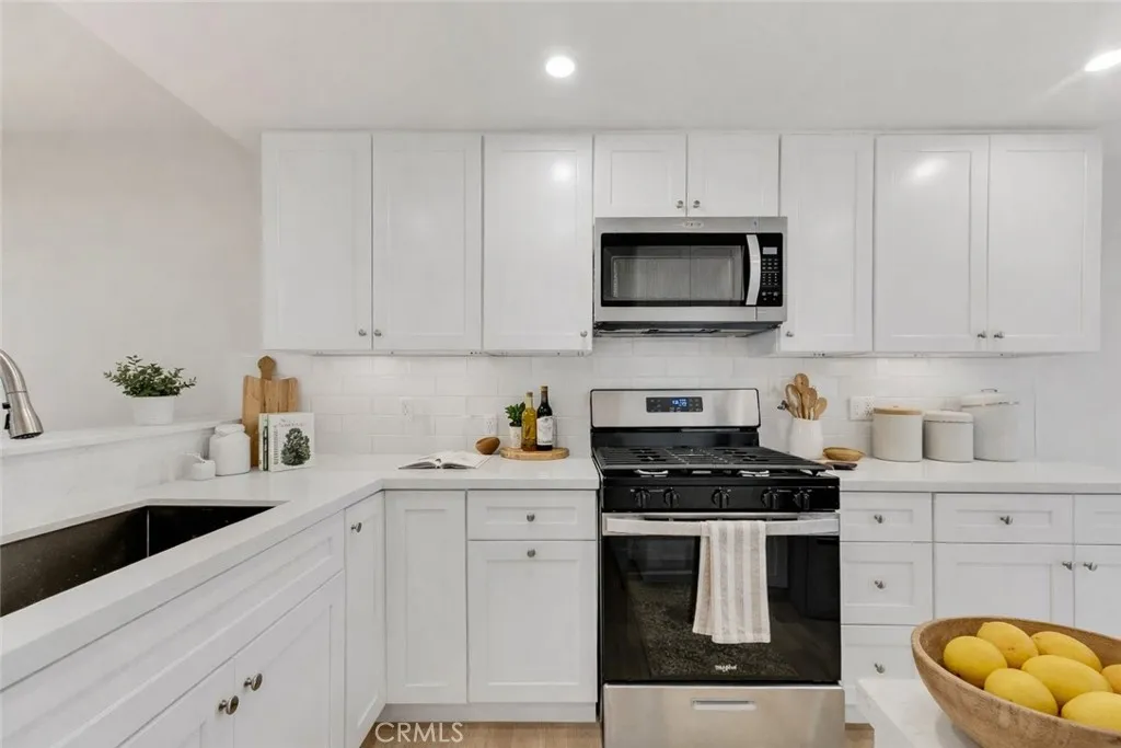 Additional image 55 of 18423 Collins Street Unit A, Tarzana, CA 91356