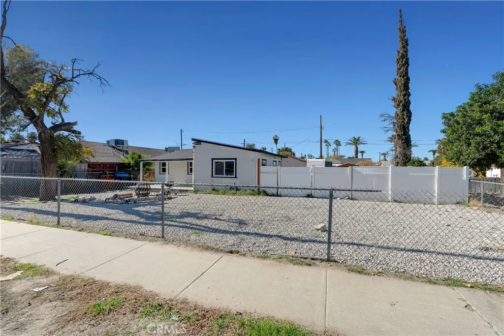 Additional image 3 of 415 N Santa Fe St, Hemet, CA 92543