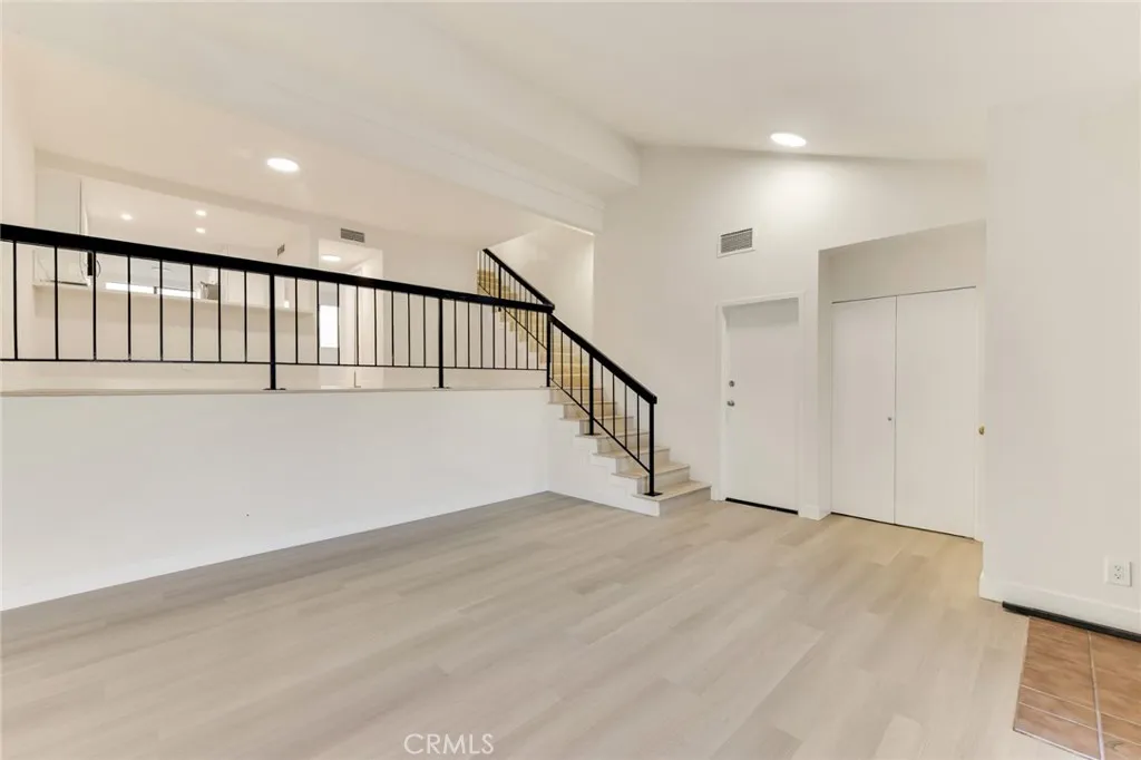 Additional image 48 of 18423 Collins Street Unit A, Tarzana, CA 91356