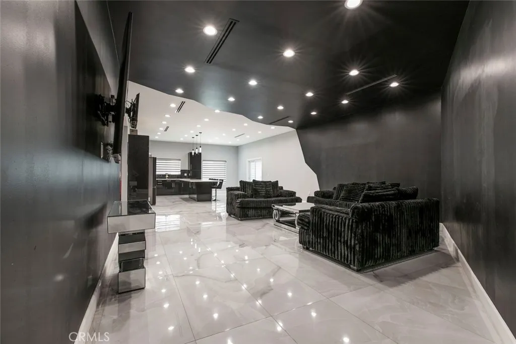 Additional image 20 of 17800 Raymer Street, Sherwood Forest, CA 91325