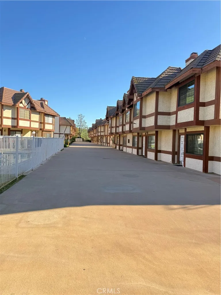 Additional image 6 of 9325 Sunland Park Drive Unit 2, Sun Valley, CA 91352