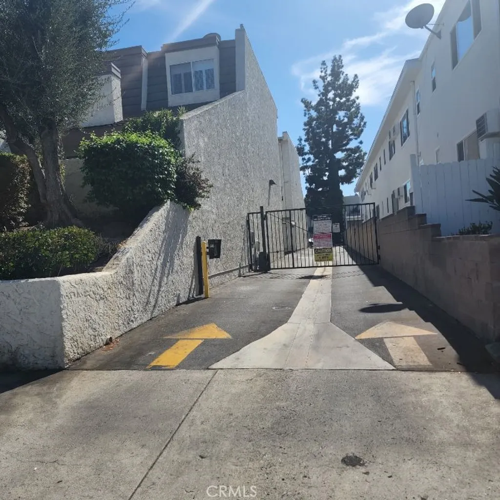 Property image for 18326 Collins Street Unit F, Tarzana, CA 91356