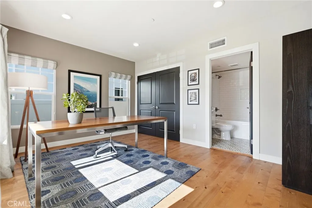 Additional image 67 of 2311 W Clark Avenue, Burbank, CA 91506