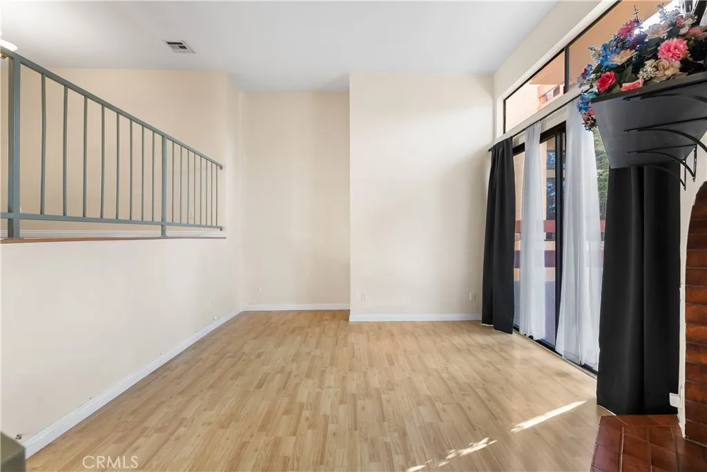 Additional image 6 of 21054 Parthenia Unit 11, Canoga Park, CA 91304