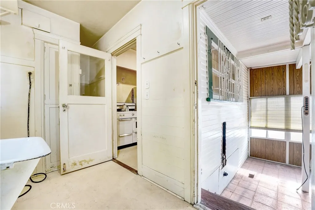 Additional image 59 of 4239 South Raymond Avenue, Los Angeles, CA 90037