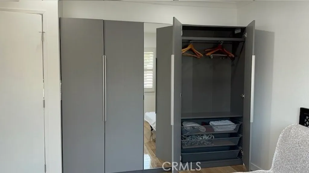 Additional image 9 of 18326 Collins Street Unit F, Tarzana, CA 91356