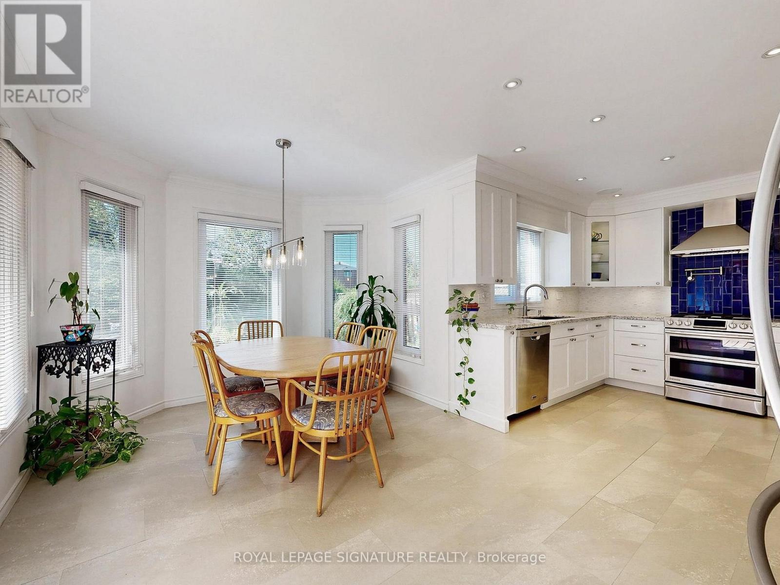 48 MILLCROFT WAY|Vaughan (Brownridge), Ontario L4J6N9