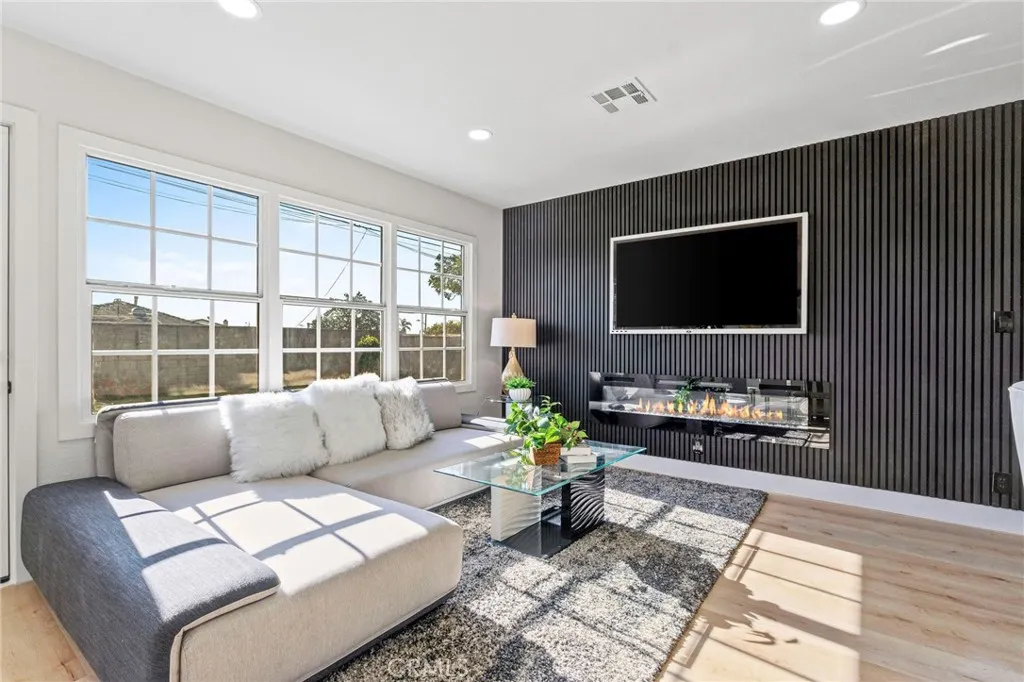 Additional image 6 of 2302 W 115th St, Hawthorne, CA 90250