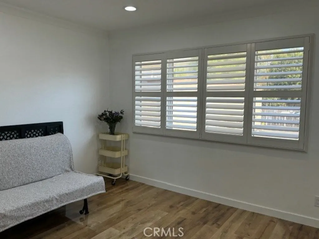 Additional image 10 of 18326 Collins Street Unit F, Tarzana, CA 91356