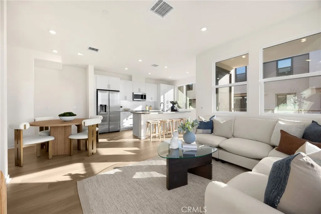 Additional image 4 of 109 S Laxore Street Unit 306, Anaheim, CA 92804