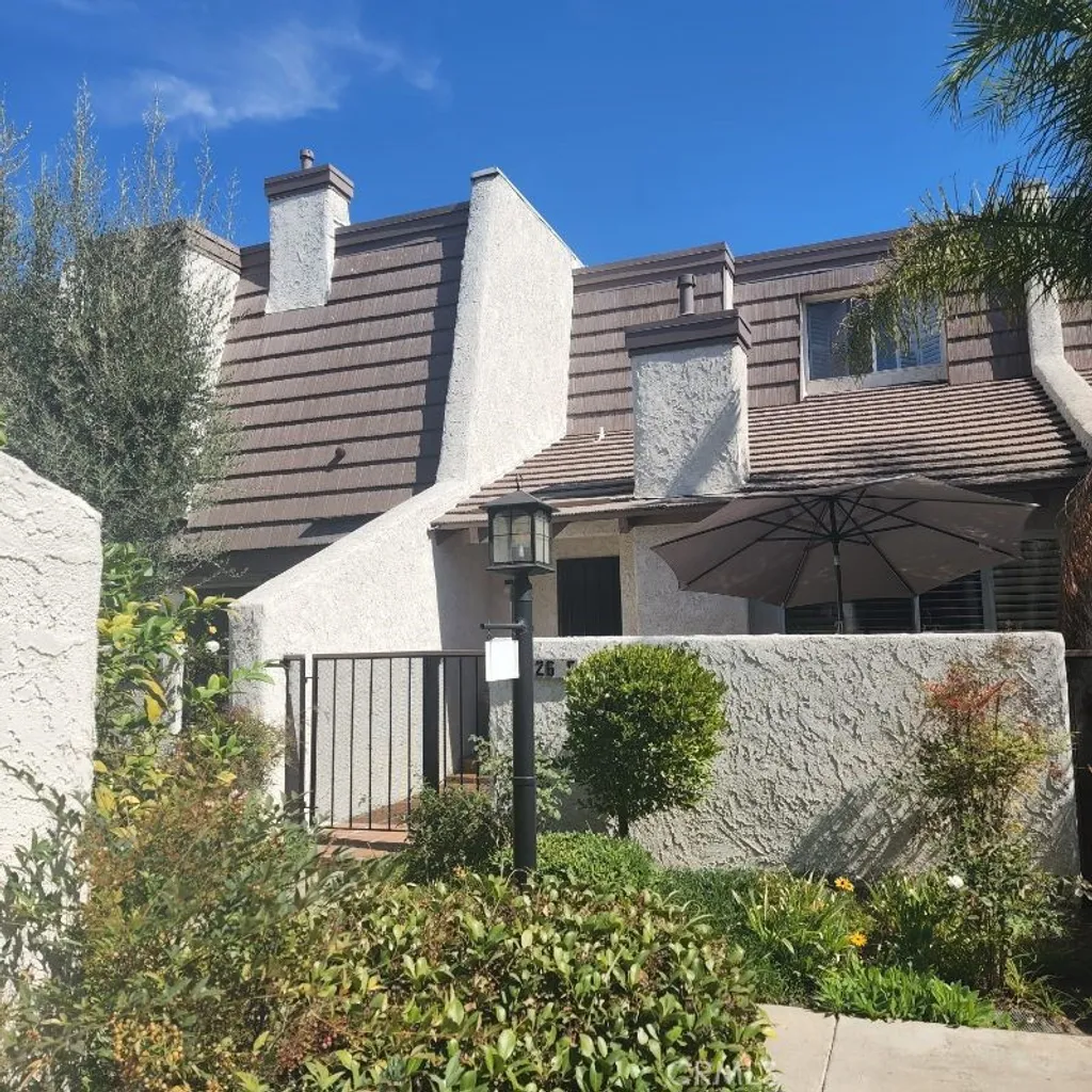 Additional image 3 of 18326 Collins Street Unit F, Tarzana, CA 91356