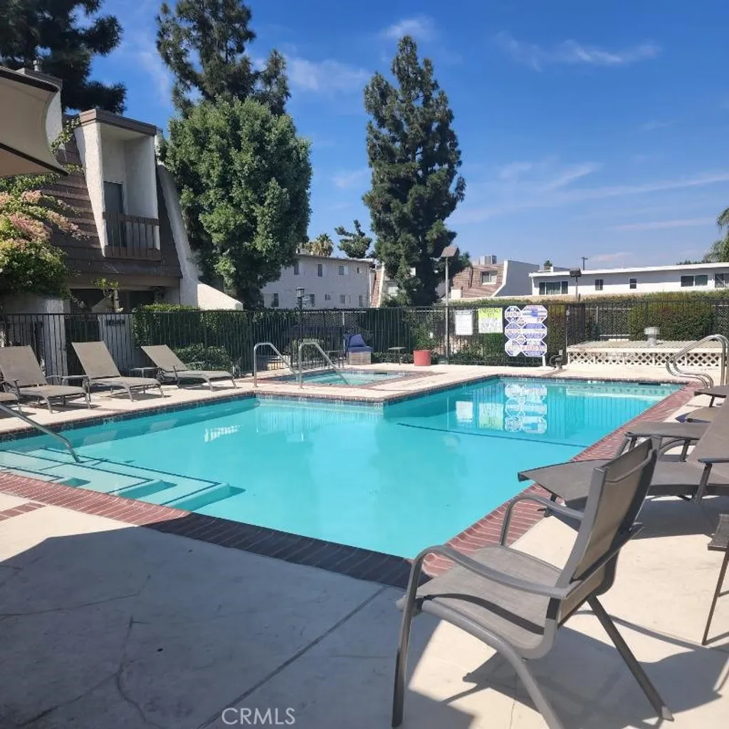 Additional image 30 of 18326 Collins Street Unit F, Tarzana, CA 91356