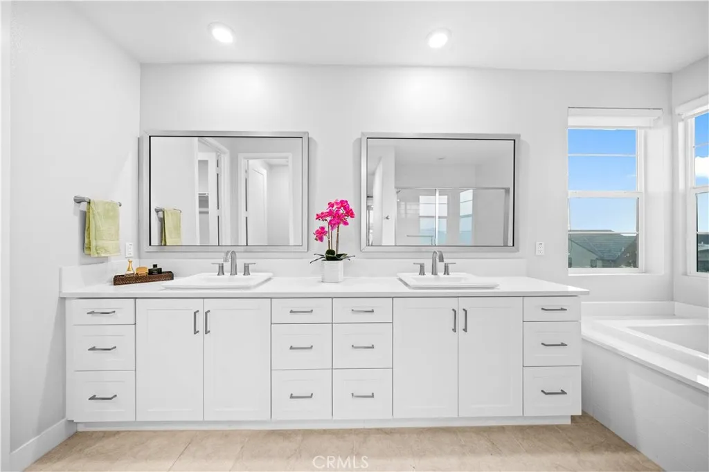 Additional image 76 of 119 Glance, Irvine, CA 92618