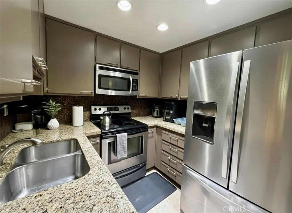 Additional image 4 of 7 Silktassel, Rancho Santa Margarita, CA 92688