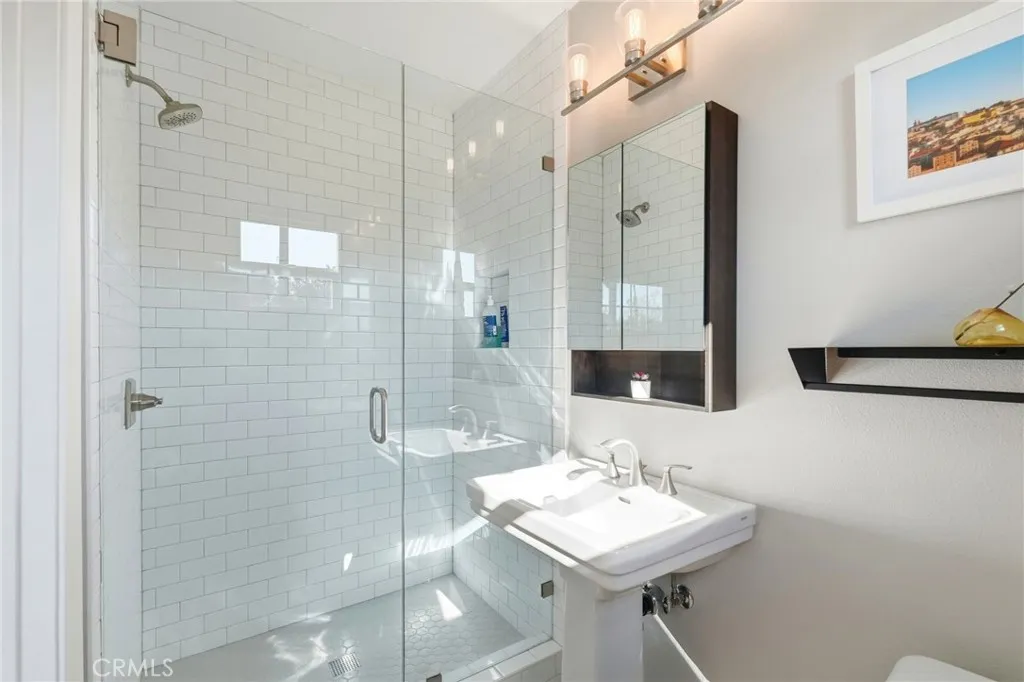 Additional image 48 of 2311 W Clark Avenue, Burbank, CA 91506