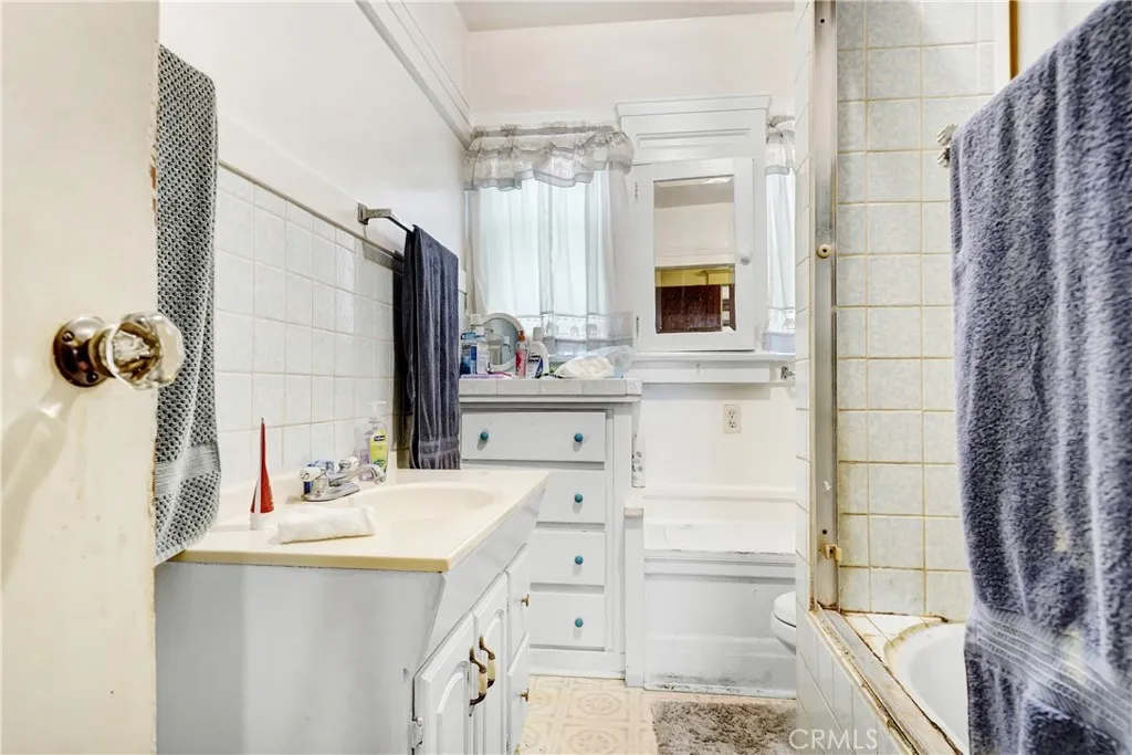 Additional image 18 of 4239 South Raymond Avenue, Los Angeles, CA 90037