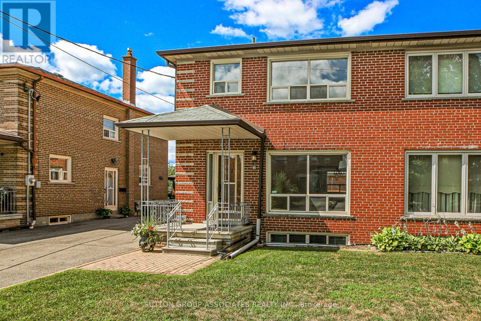 Property image for 22 WOODENHILL COURT|Toronto (Keelesdale-Eglinton West), Ontario M6M1K9