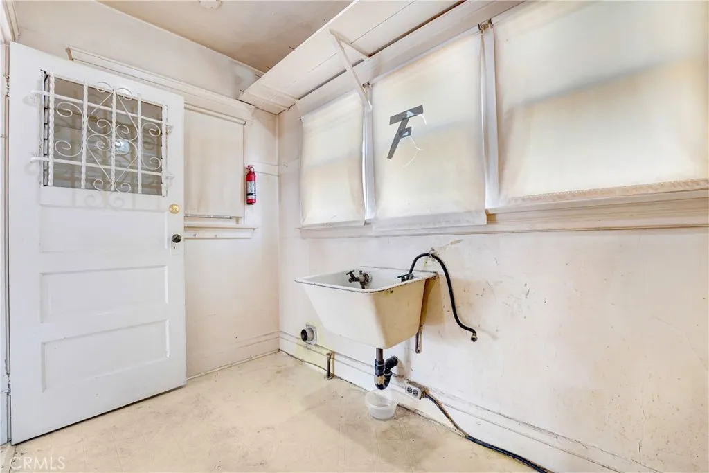 Additional image 23 of 4239 South Raymond Avenue, Los Angeles, CA 90037