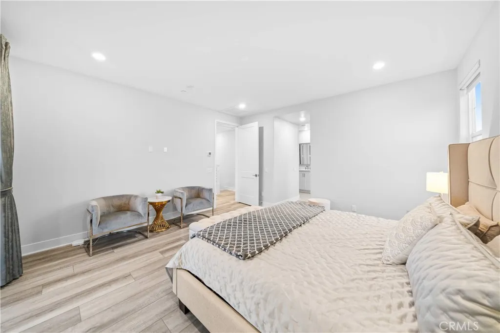 Additional image 30 of 119 Glance, Irvine, CA 92618