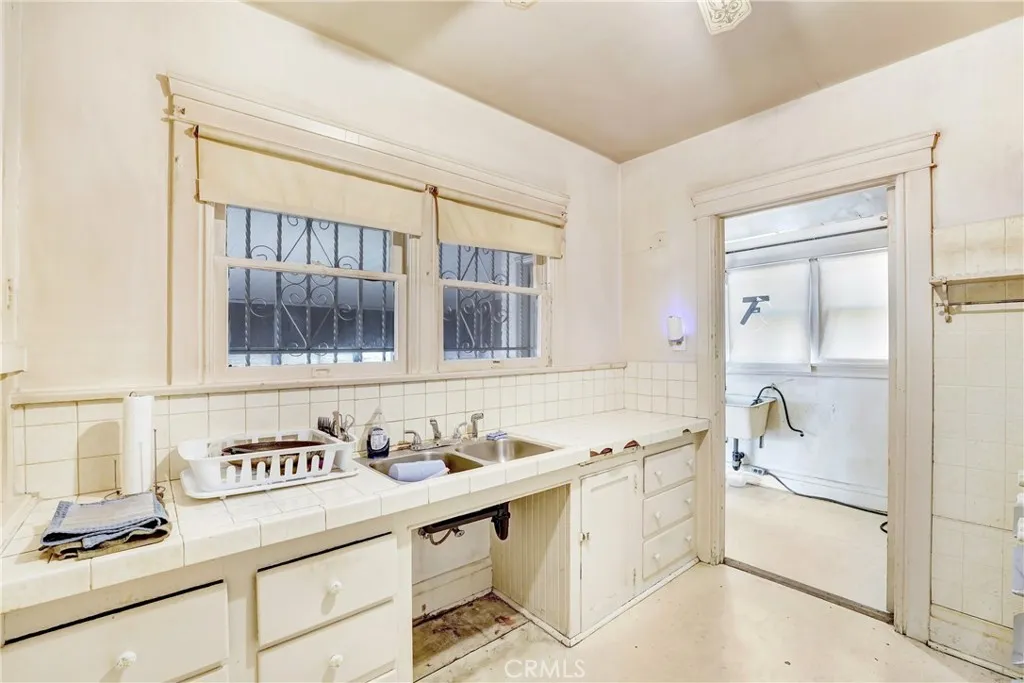 Additional image 45 of 4239 South Raymond Avenue, Los Angeles, CA 90037