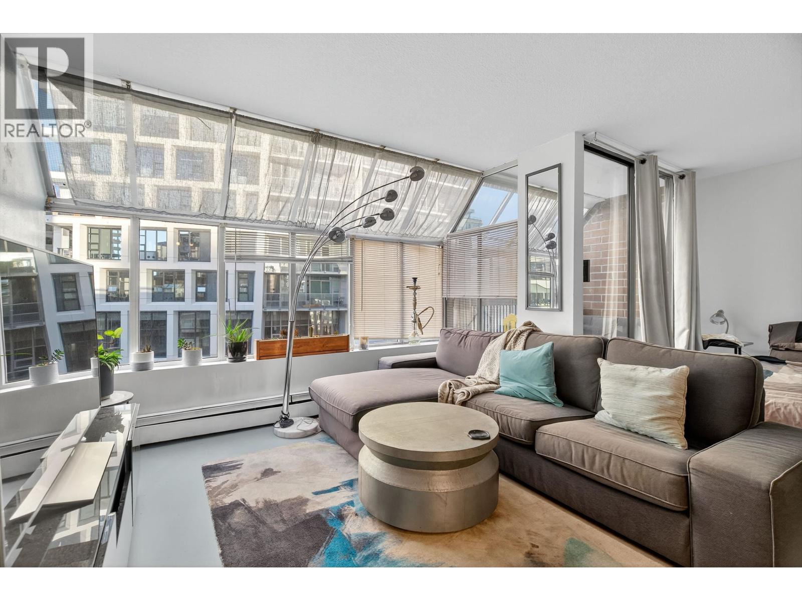 902 950 DRAKE STREET|Vancouver, British Columbia V6Z2B9