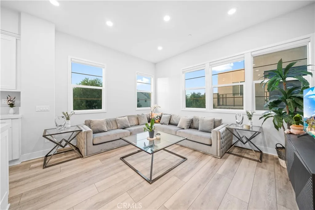 Additional image 15 of 119 Glance, Irvine, CA 92618