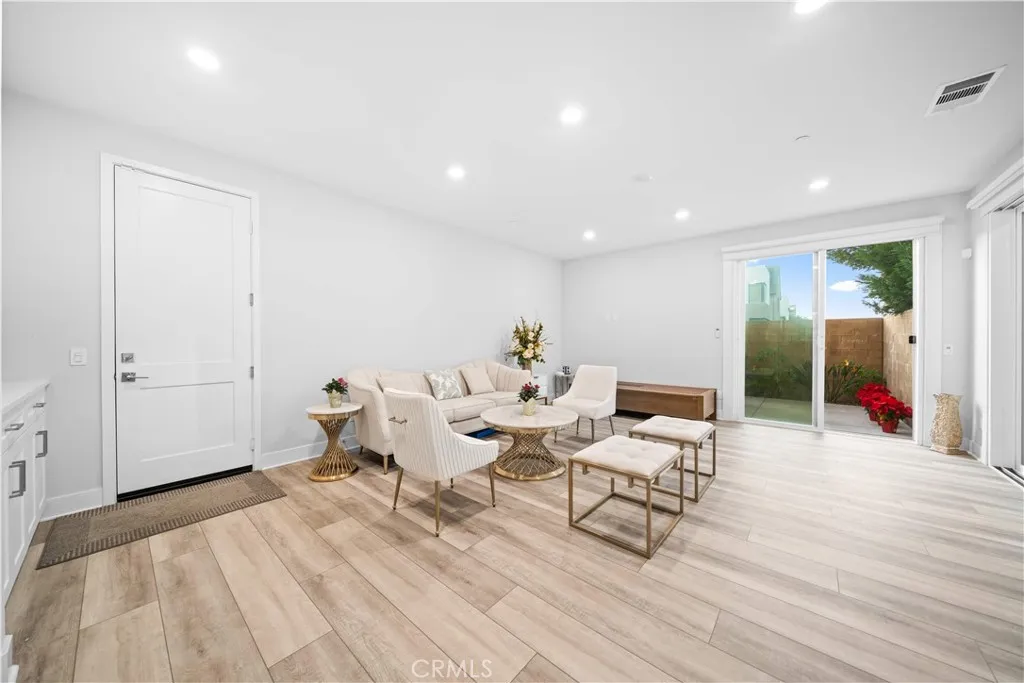 Additional image 50 of 119 Glance, Irvine, CA 92618