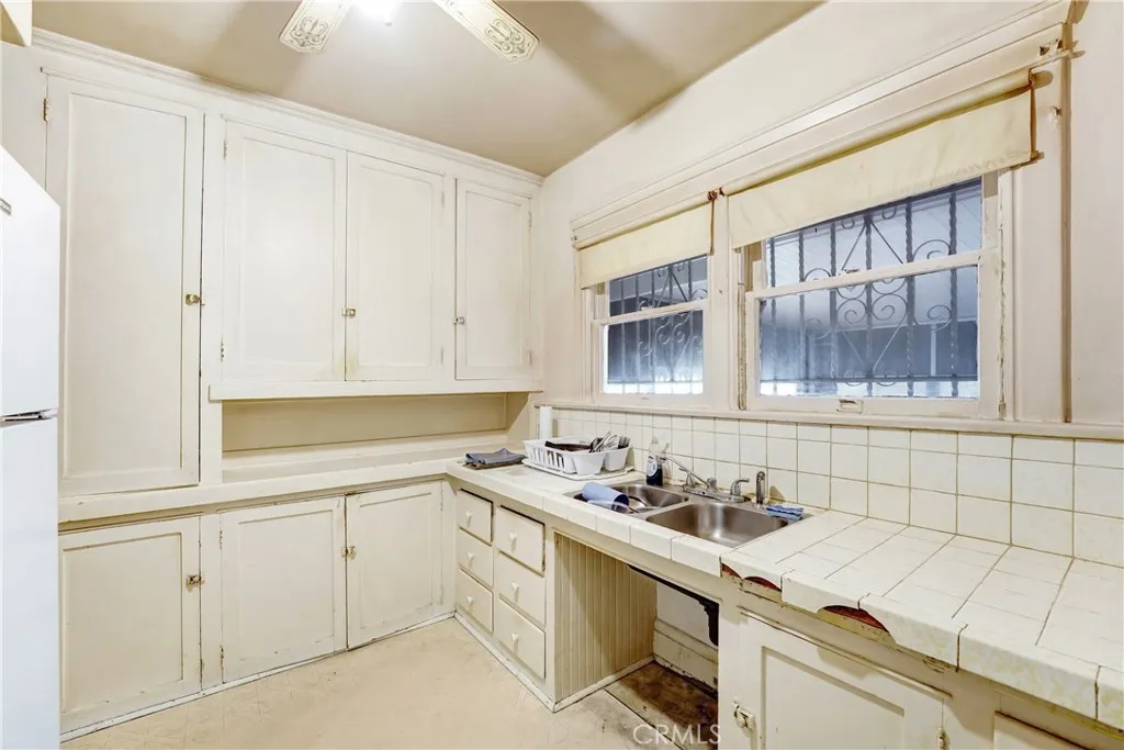 Additional image 47 of 4239 South Raymond Avenue, Los Angeles, CA 90037