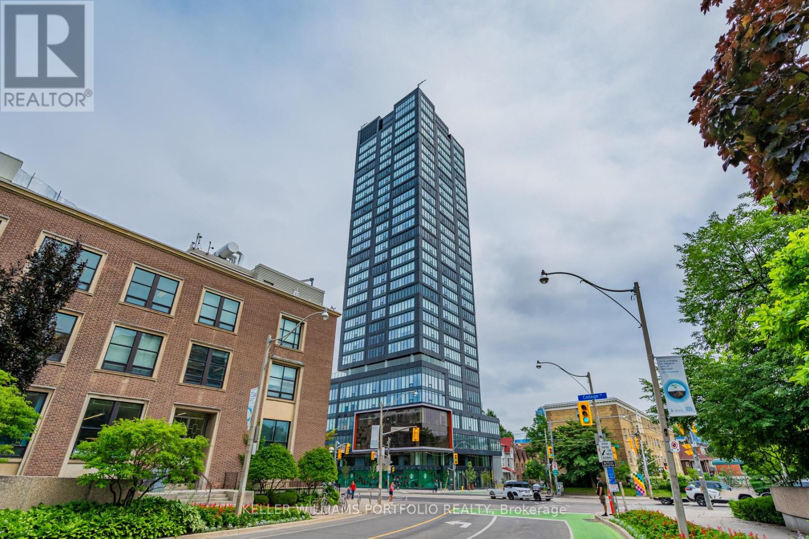 1702 - 203 COLLEGE STREET|Toronto (Kensington-Chinatown), Ontario M5T0C8