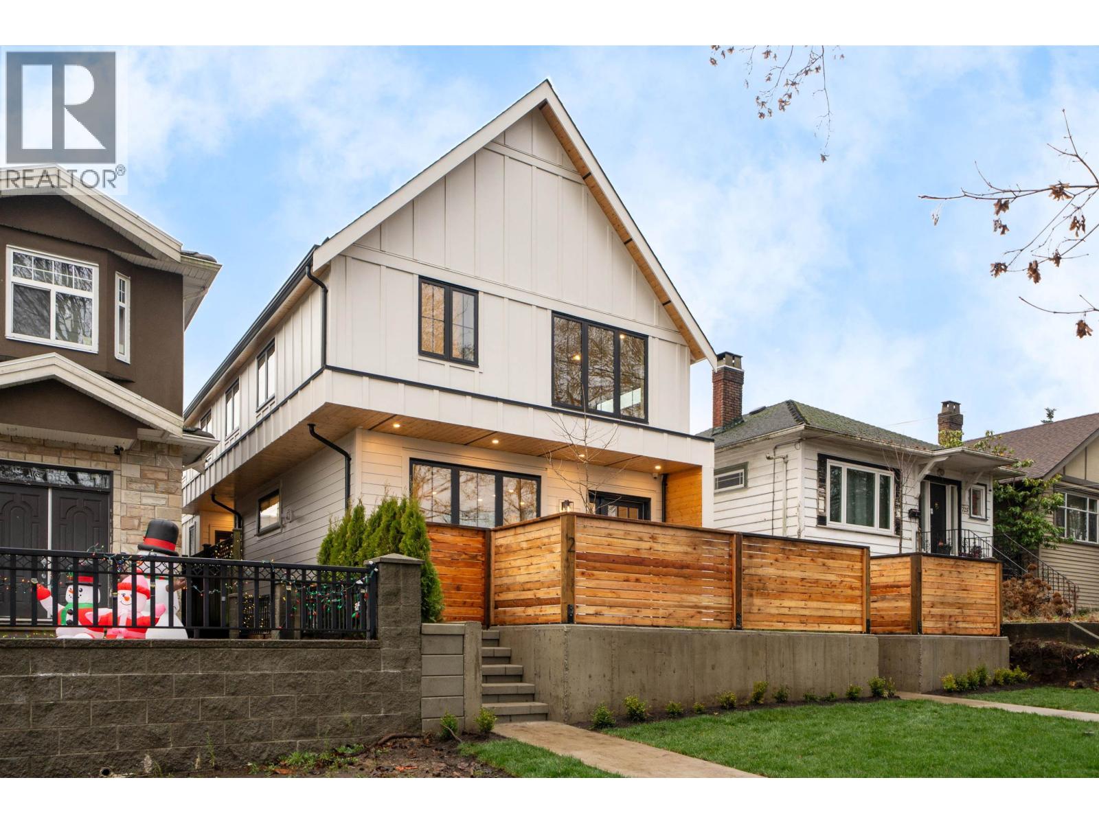 1 745 SKEENA STREET|Vancouver, British Columbia V5K4P4