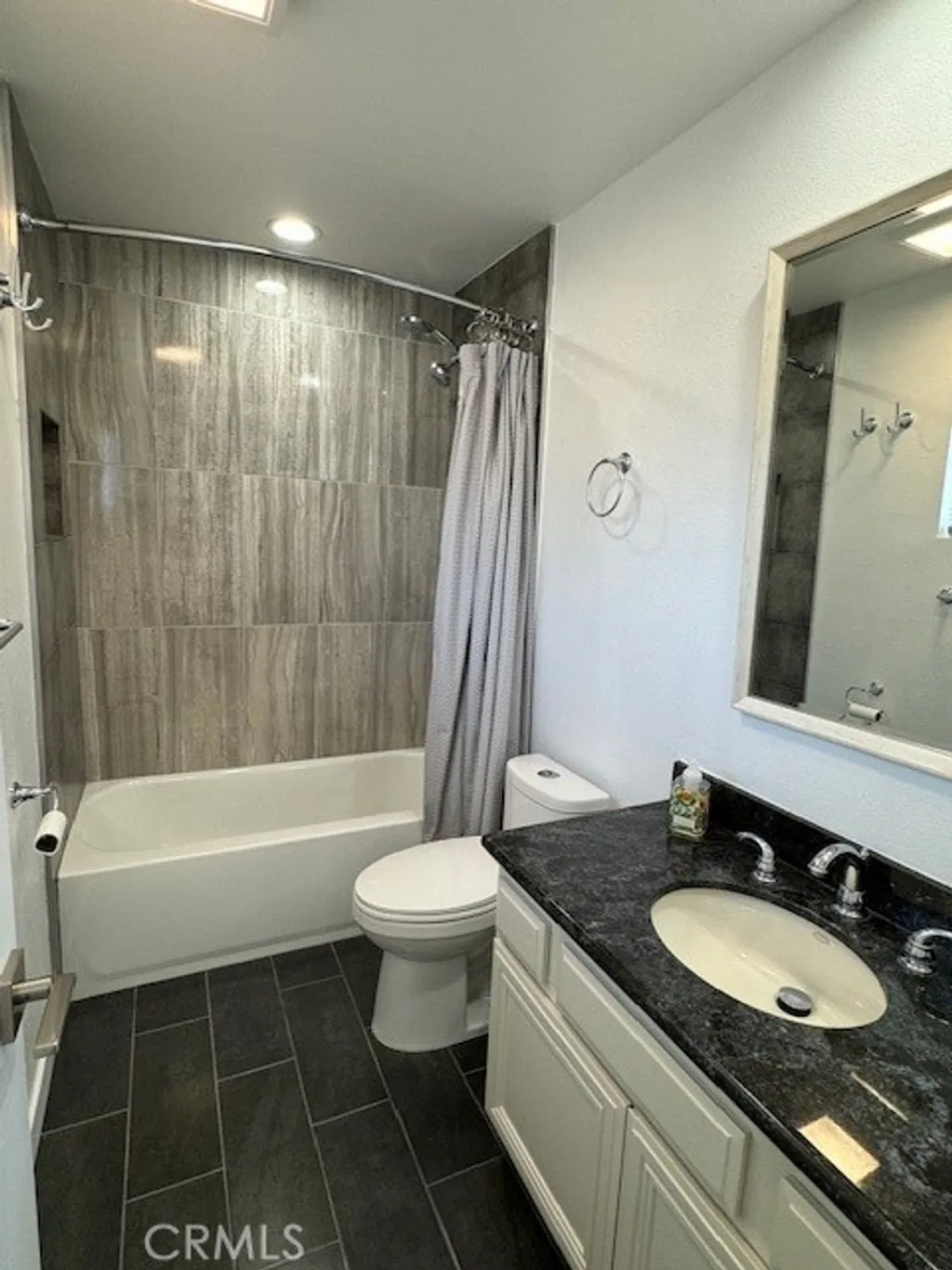 Additional image 28 of 18326 Collins Street Unit F, Tarzana, CA 91356