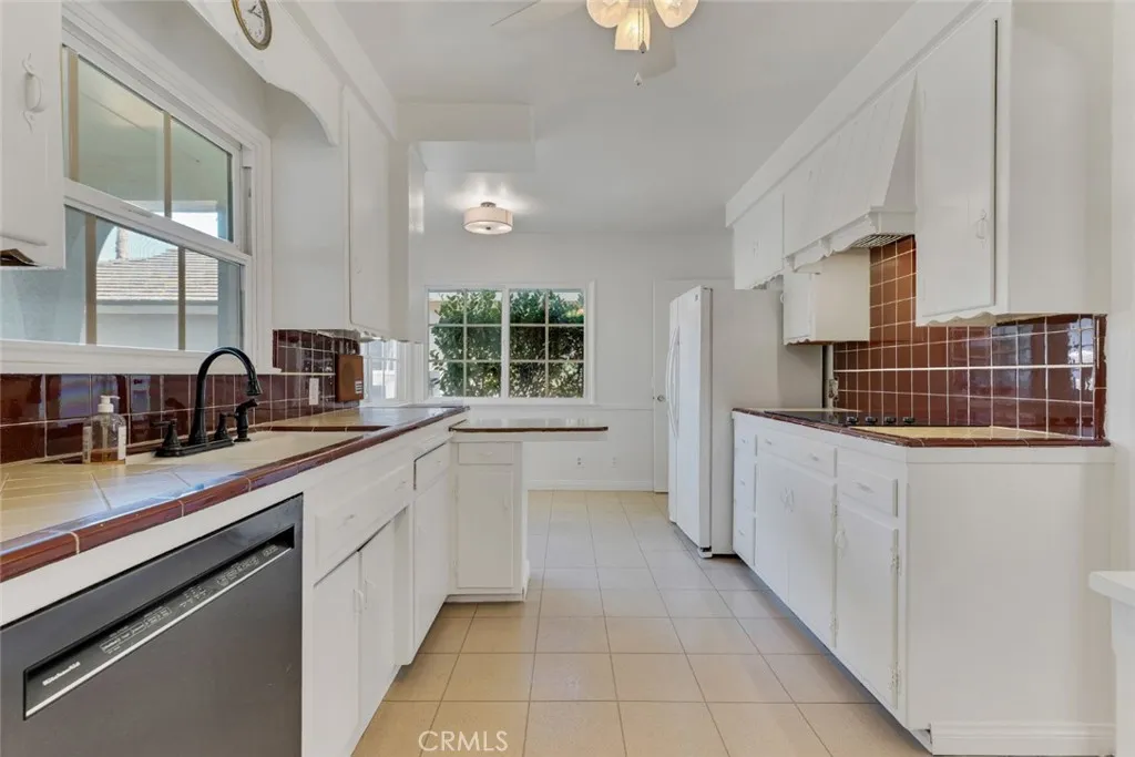 Additional image 16 of 15930 Tuba Street, North Hills, CA 91343