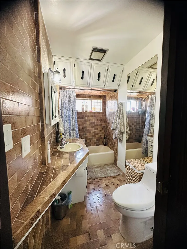 Additional image 63 of 236 W 127th St, Los Angeles, CA 90061