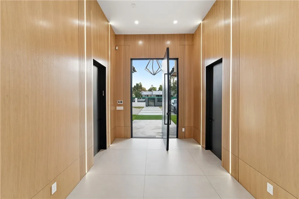 Additional image 5 of 23227 Burbank Boulevard, Woodland Hills, CA 91367