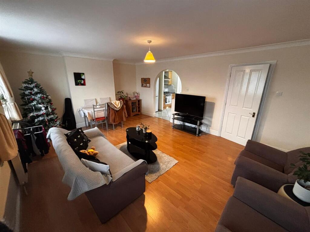 Additional image 2 of 24 Birchwood AvenueHatfieldHertfordshire