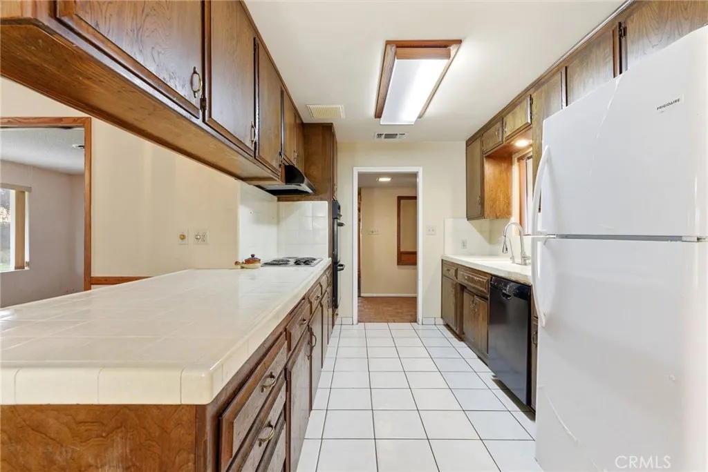 Additional image 58 of 2404 Prestwick Court, Bakersfield, CA 93309