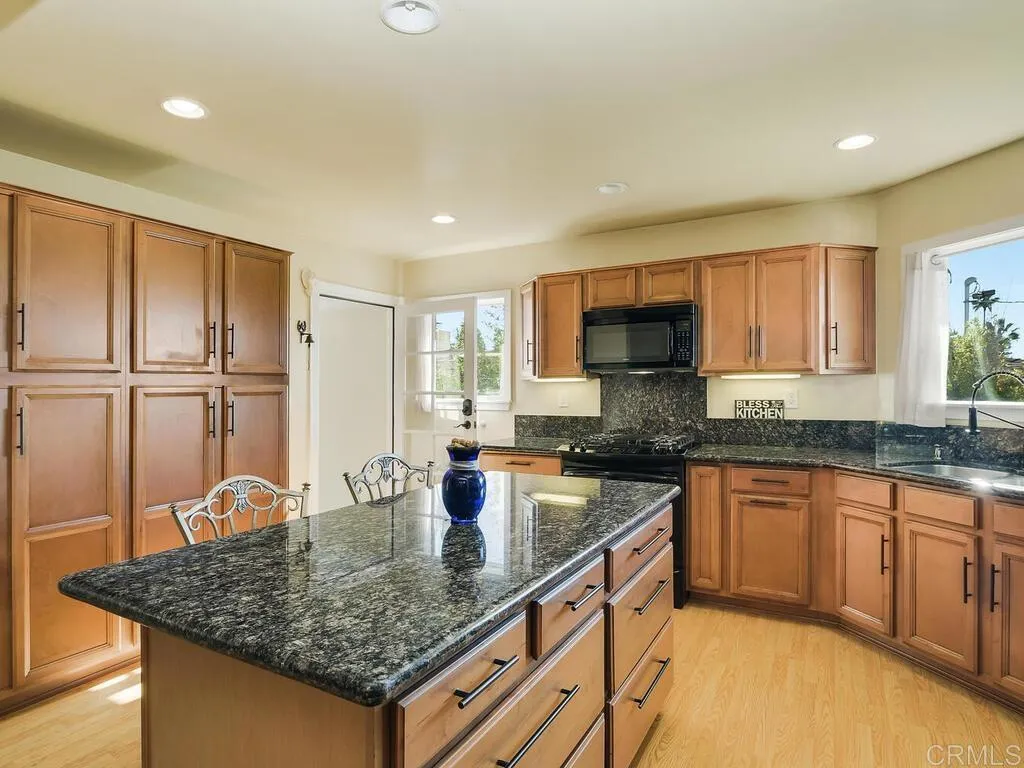 Additional image 16 of 511 Hilltop Dr, Chula Vista, CA 91910