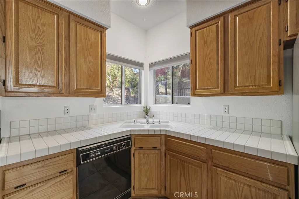 Additional image 13 of 30041 Sunridge Pl, Canyon Country, CA 91387