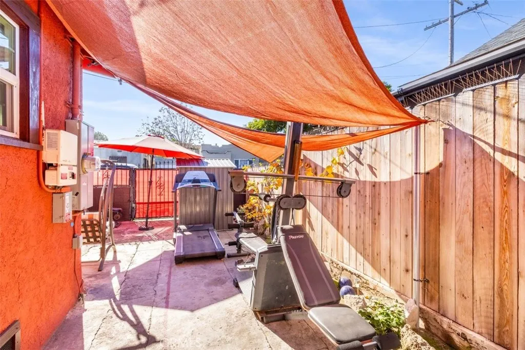 Additional image 9 of 657 W 66th St, Los Angeles, CA 90044